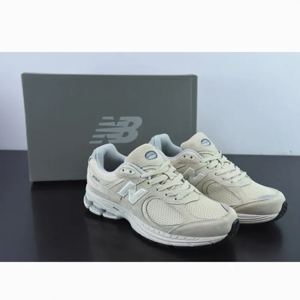 New Balance 2002R “Aluminum” ML2002RE