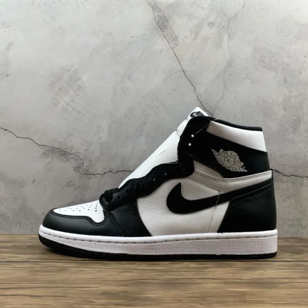Air Jordan 1 Retro High OG ‘Black/White’  555088-010