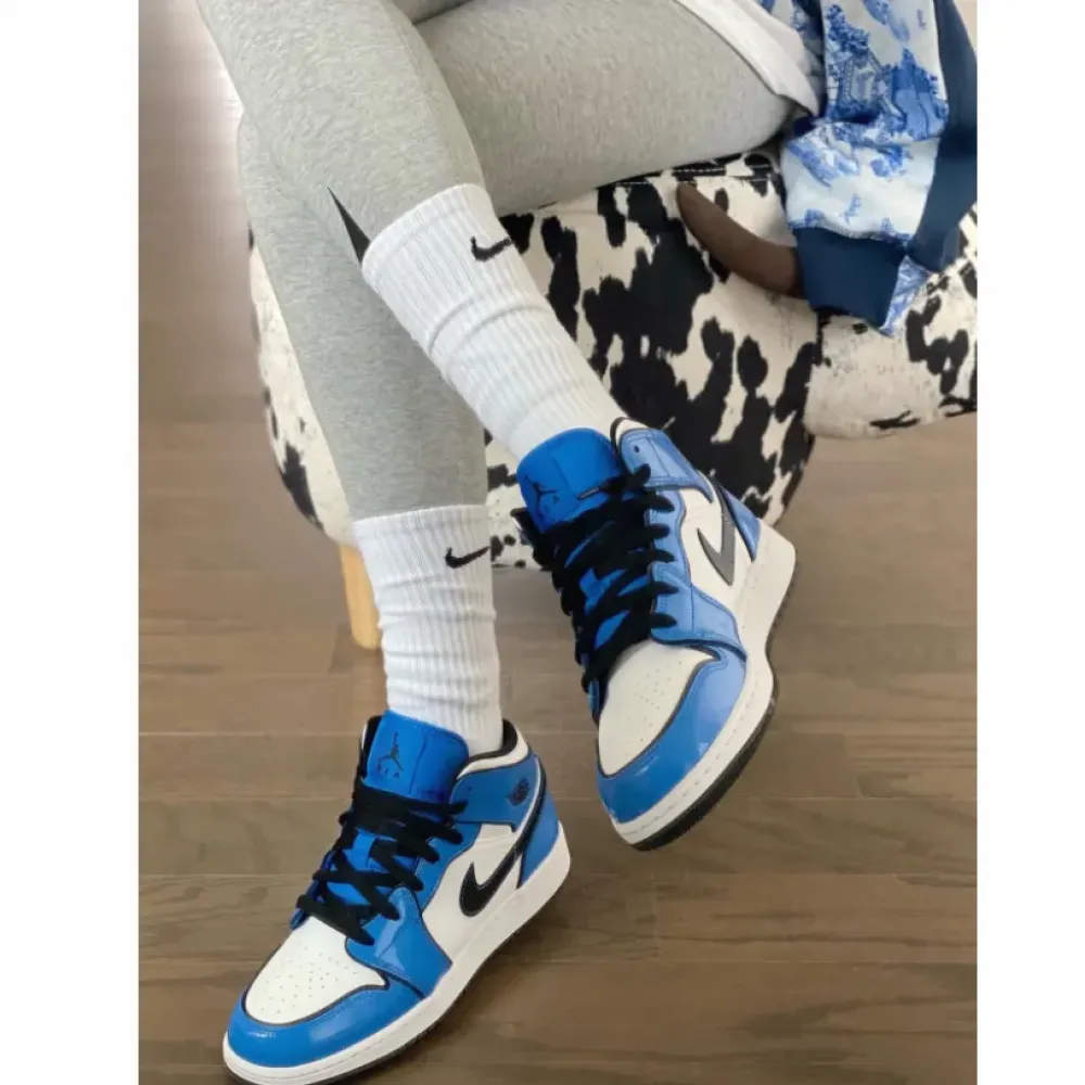 Air Jordan 1 Mid SE Signal Blue/White-Black  DD6834-402