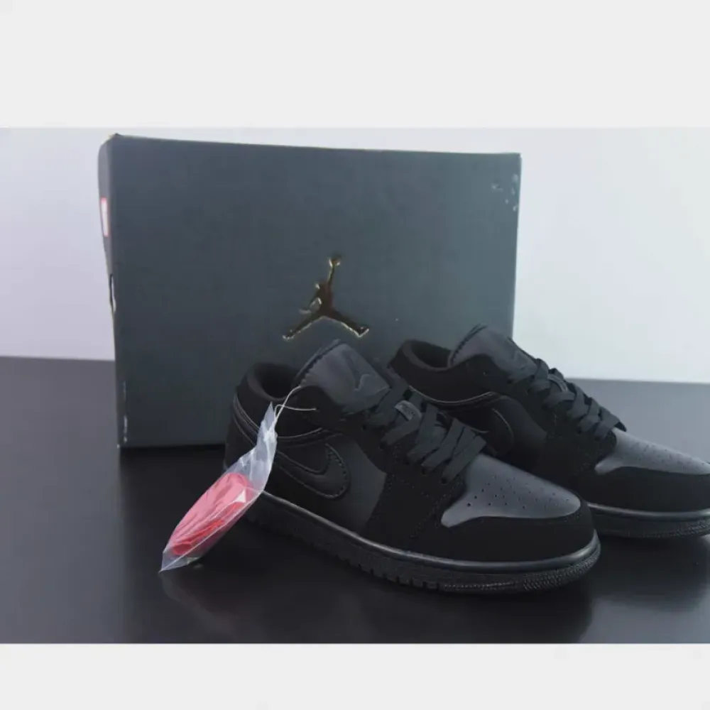 Air Jordan 1 Low Retro Triple Black  553558-025