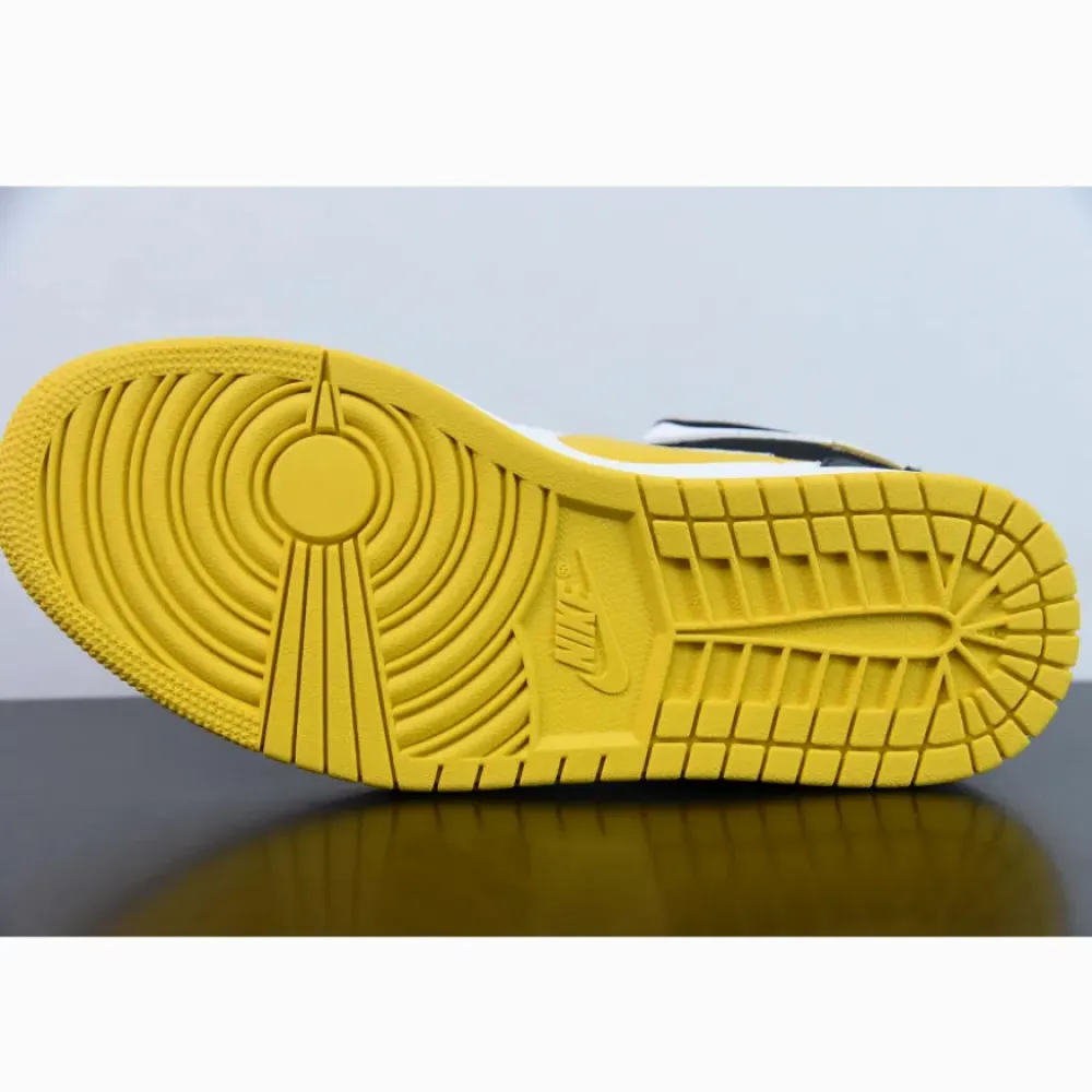 Air Jordan 1 Low FlyEase “Taxi” White/Black-University Gold  DM1206-107