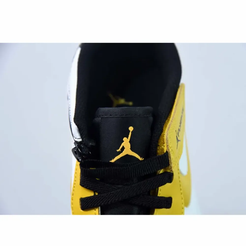 Air Jordan 1 Low FlyEase “Taxi” White/Black-University Gold  DM1206-107