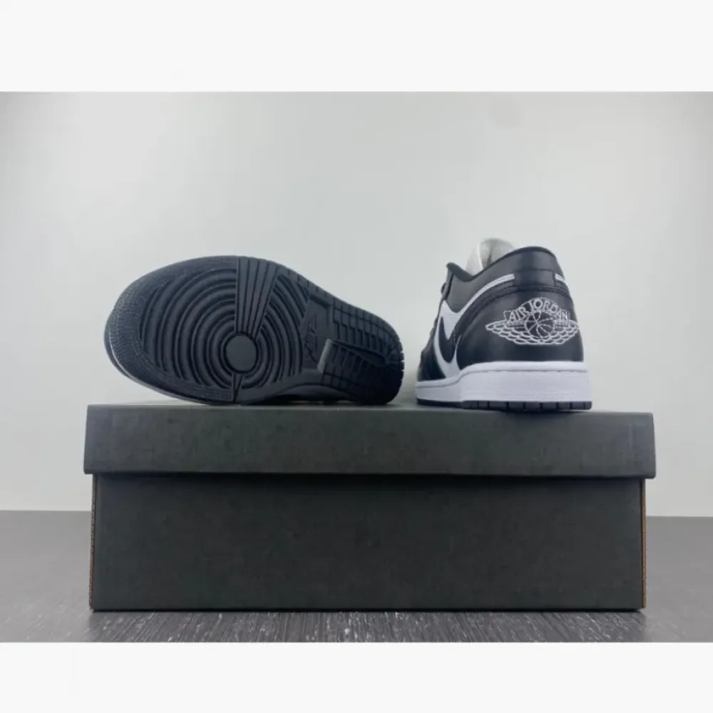 Air Jordan 1 Low ‘Panda’ White/Black  DC0774-101