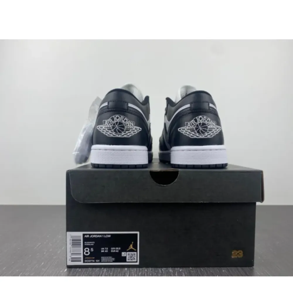Air Jordan 1 Low ‘Panda’ White/Black  DC0774-101