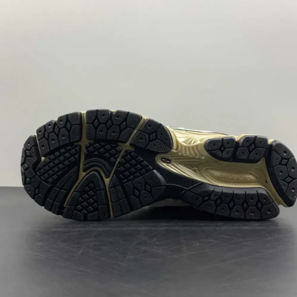 New Balance 1906R White Black Red  M1906RR