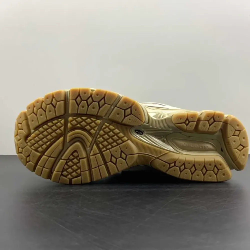 New Balance 1906R White/Red  M1906RO