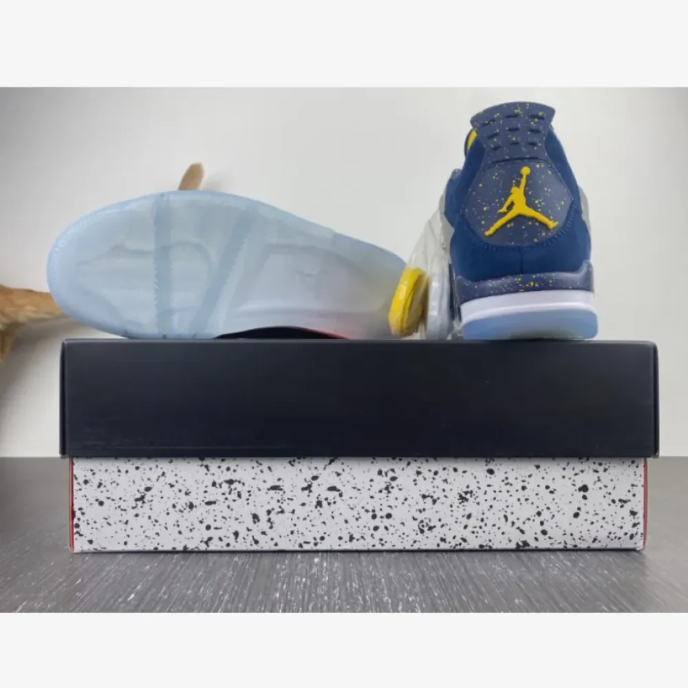 Air Jordan 4 Retro ‘Michigan Wolverines’ PE Amarillo/Navy/White