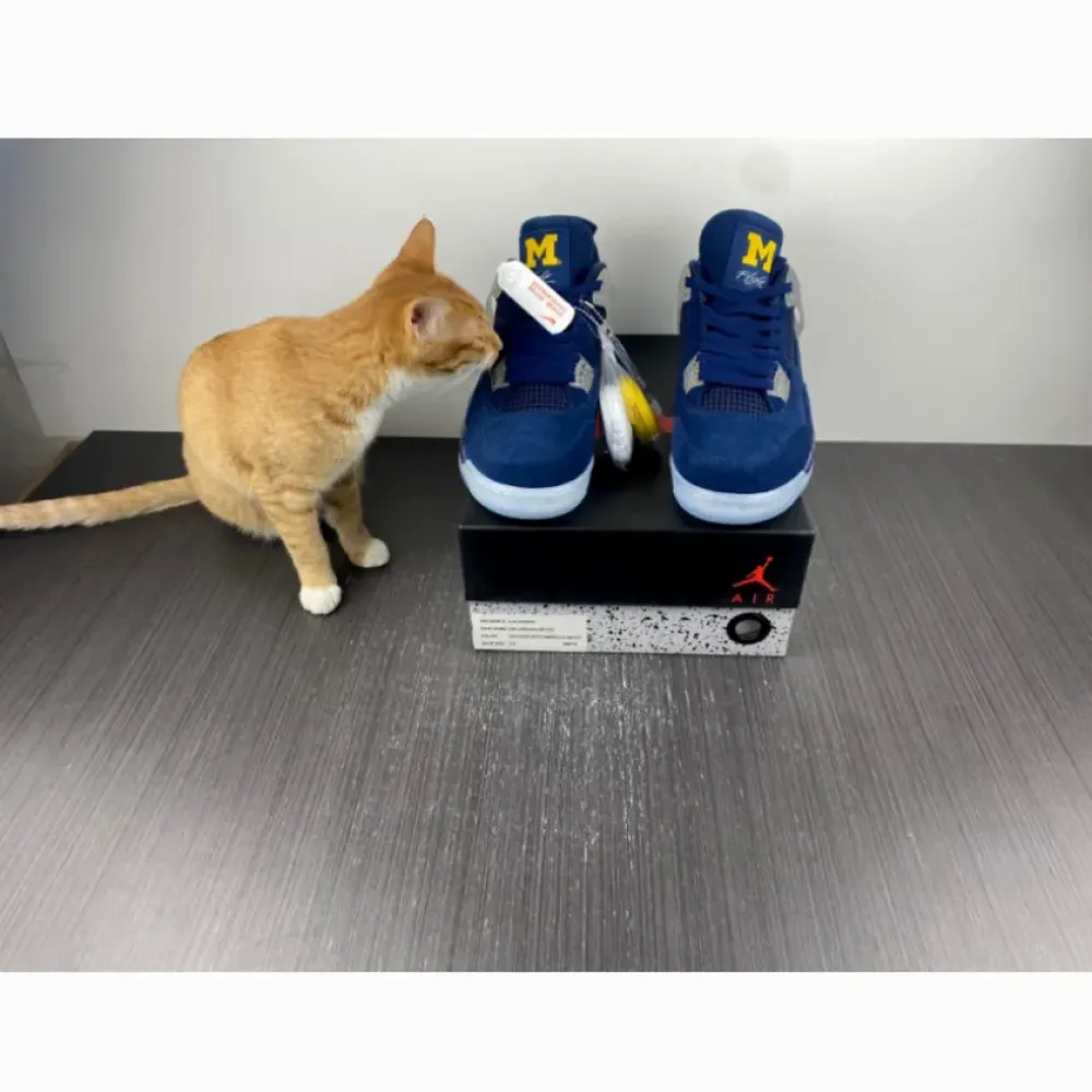 Air Jordan 4 Retro ‘Michigan Wolverines’ PE Amarillo/Navy/White