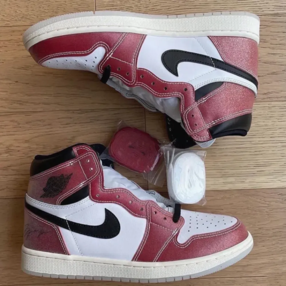 Trophy Room x Air Jordan 1 High OG ‘Chicago’  DA2728-100