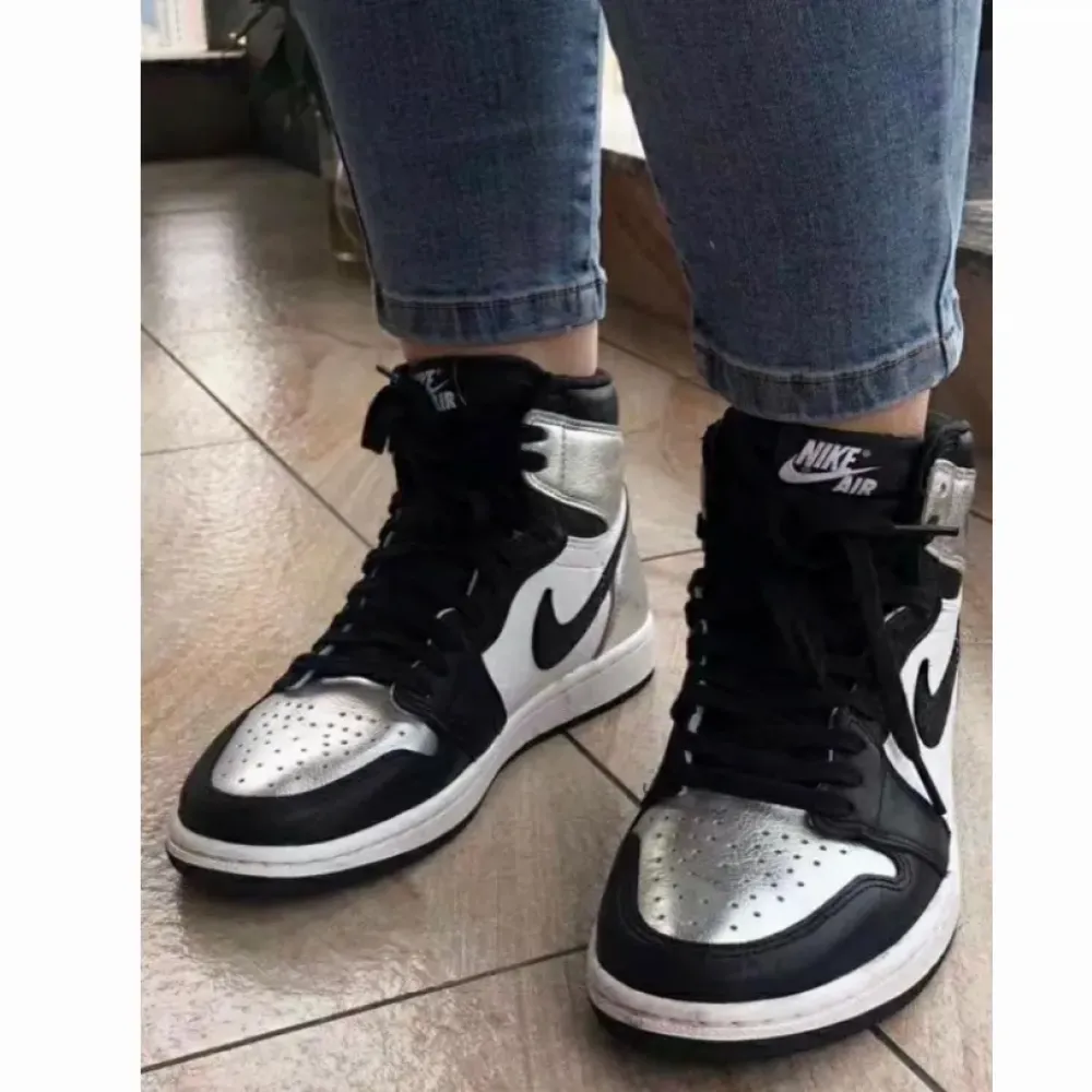 Air Jordan 1 High OG “Metallic Silver”  CD0461-001