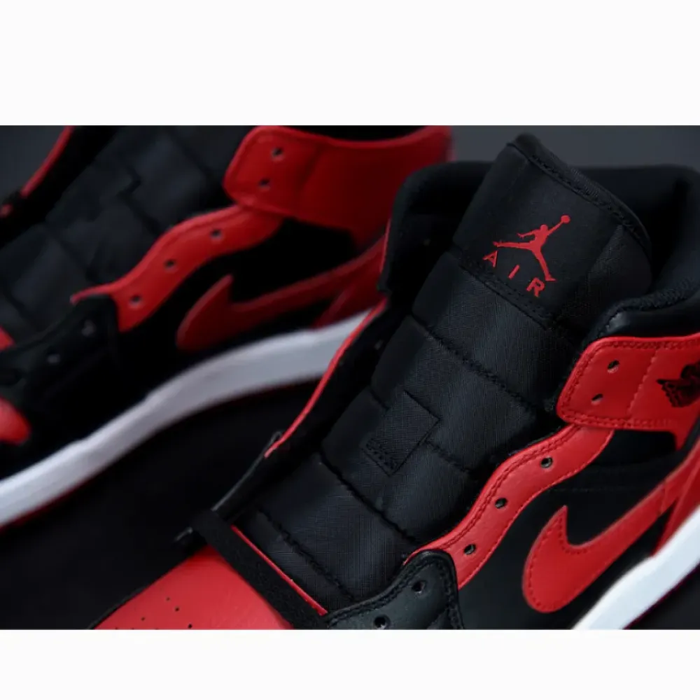 Air Jordan 1 Mid “Bred”  554724-074