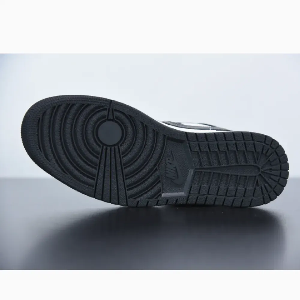 Air Jordan 1 Mid “Satin”  852542-011