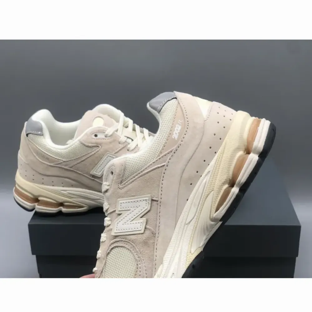 New Balance 2002R Calm Taupe Silver Metallic  M2002RCC