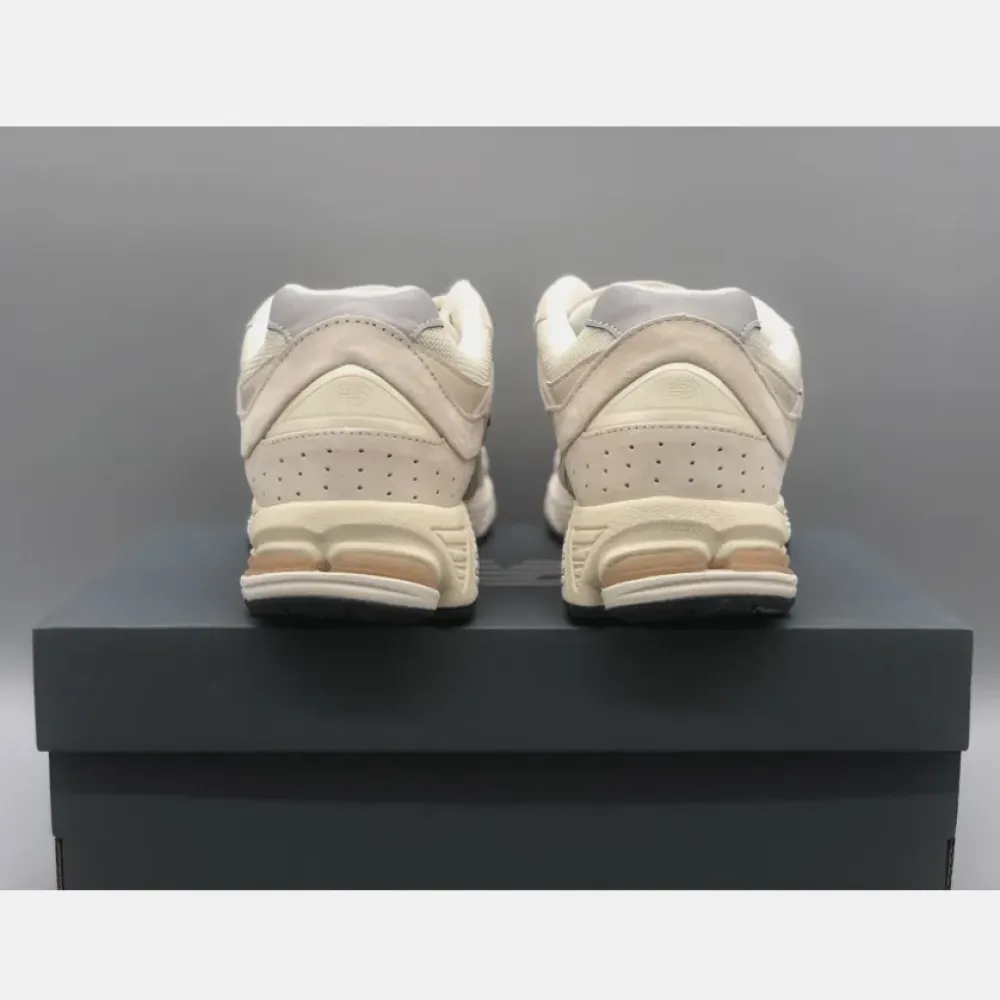 New Balance 2002R Calm Taupe Silver Metallic  M2002RCC