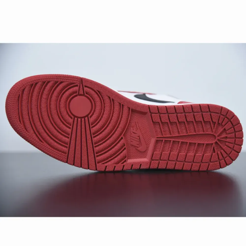 Air Jordan 1 Retro High OG “Chicago” White/Black-Varsity Red 555088-101