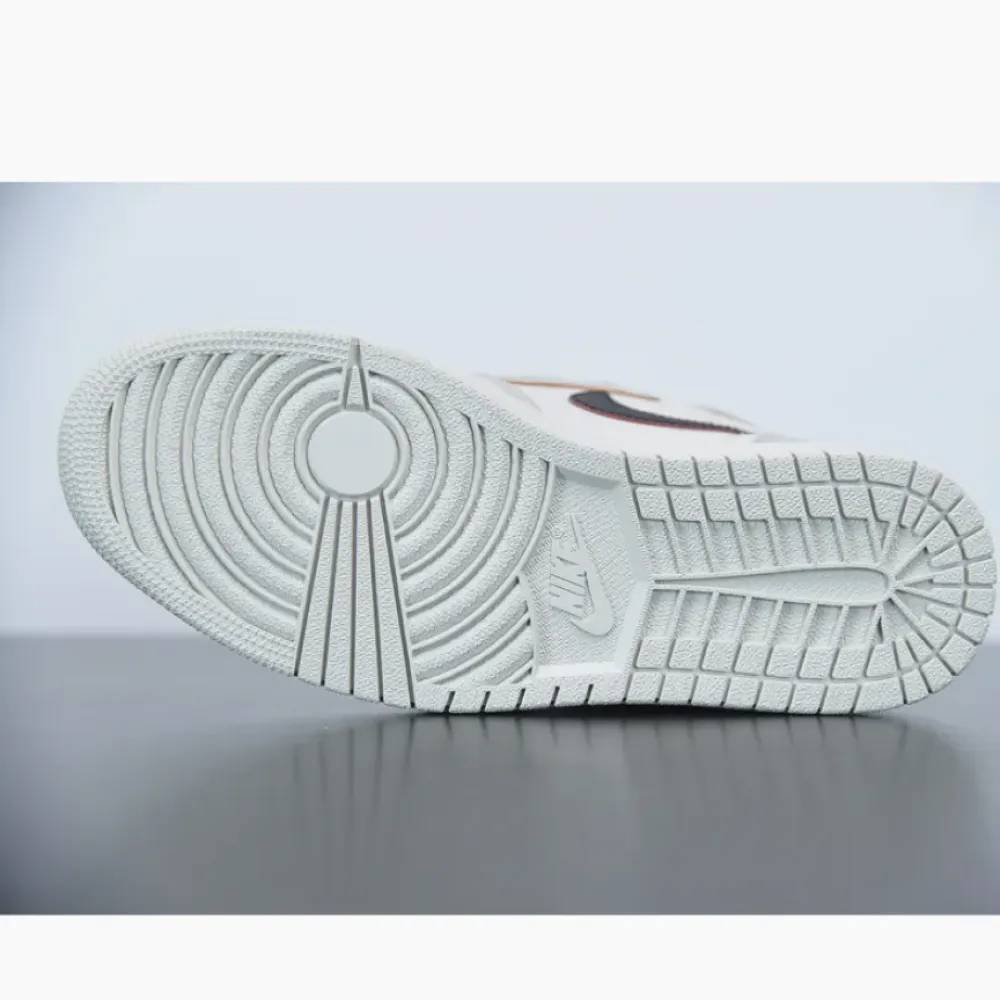 Nike SB x Air Jordan 1 High OG “Light Bone”  CD6578-006