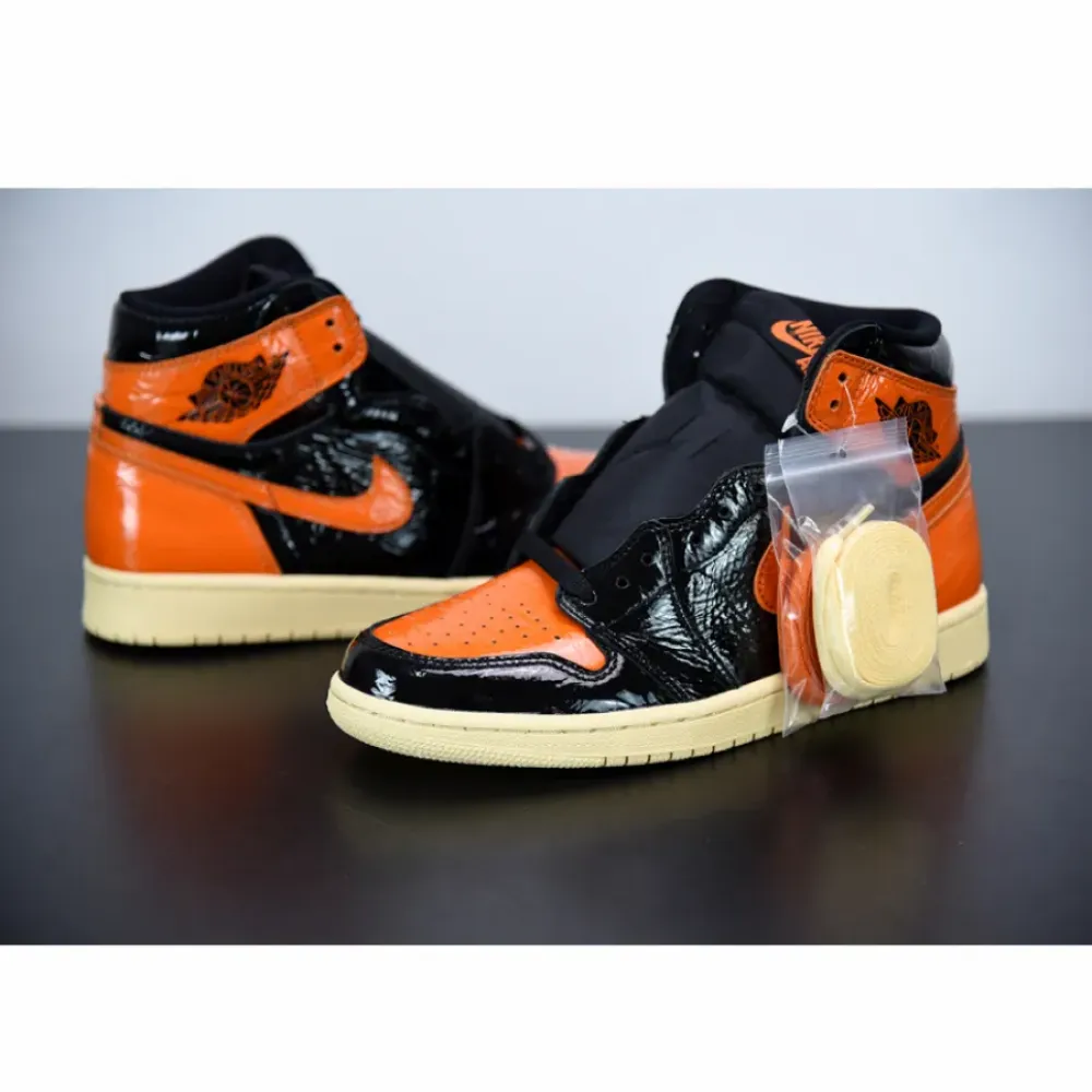 Air Jordan 1 Retro High OG “Shattered Backboard 3.0” Black/Pale Vanilla-Starfish 555088-028