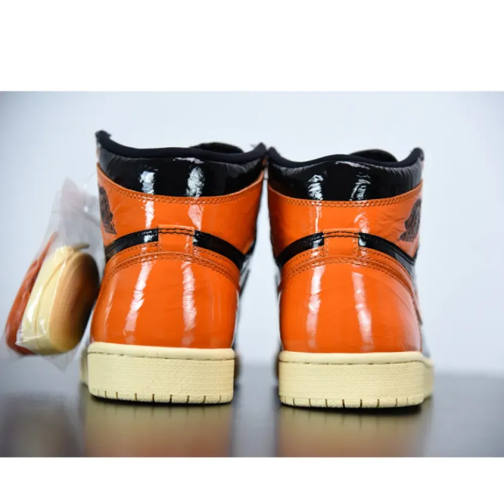 Air Jordan 1 Retro High OG “Shattered Backboard 3.0” Black/Pale Vanilla-Starfish 555088-028