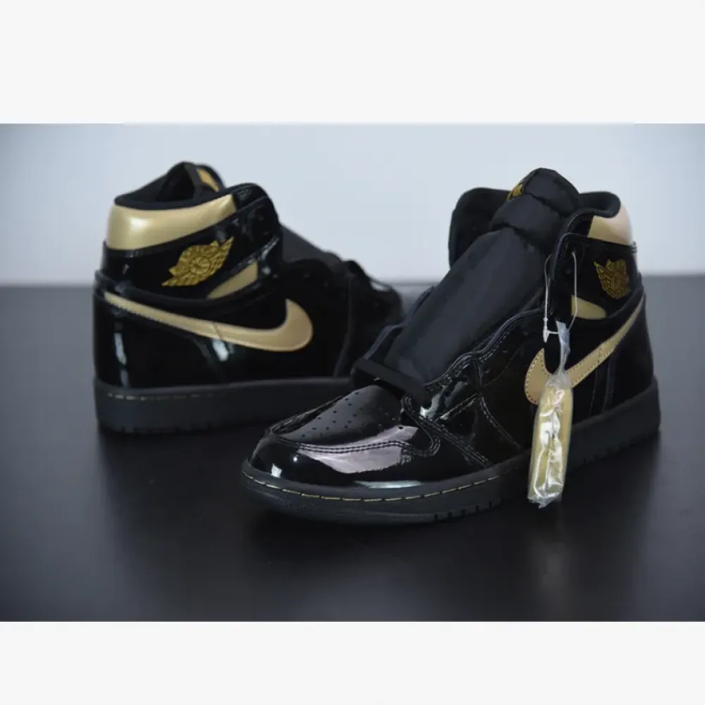 Air Jordan 1 High OG ‘Black Metallic Gold’ 555088-032