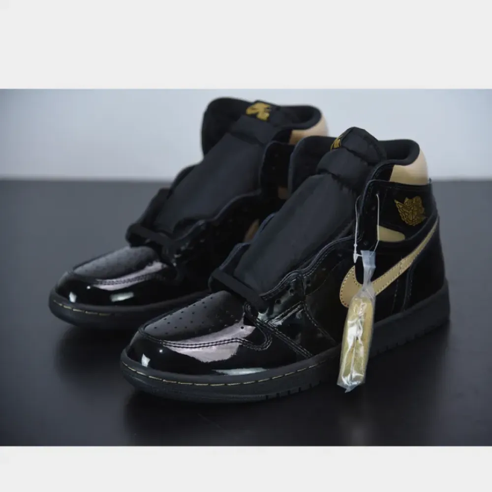 Air Jordan 1 High OG ‘Black Metallic Gold’ 555088-032