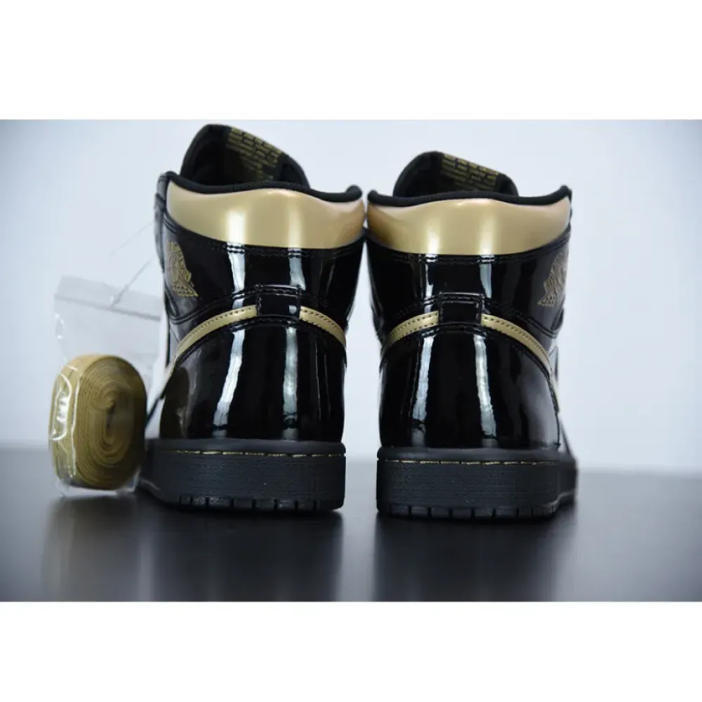 Air Jordan 1 High OG ‘Black Metallic Gold’ 555088-032