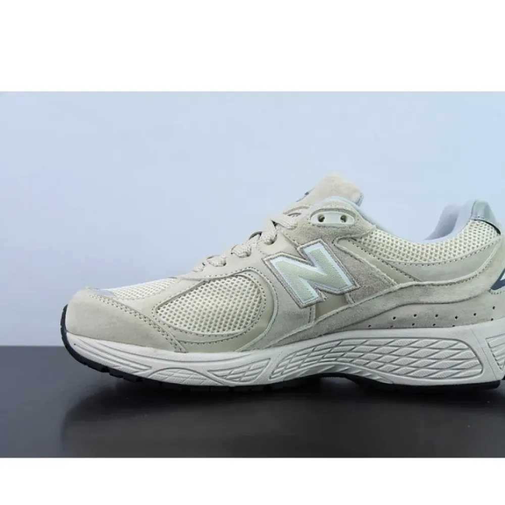 New Balance 2002R “Aluminum” ML2002RE