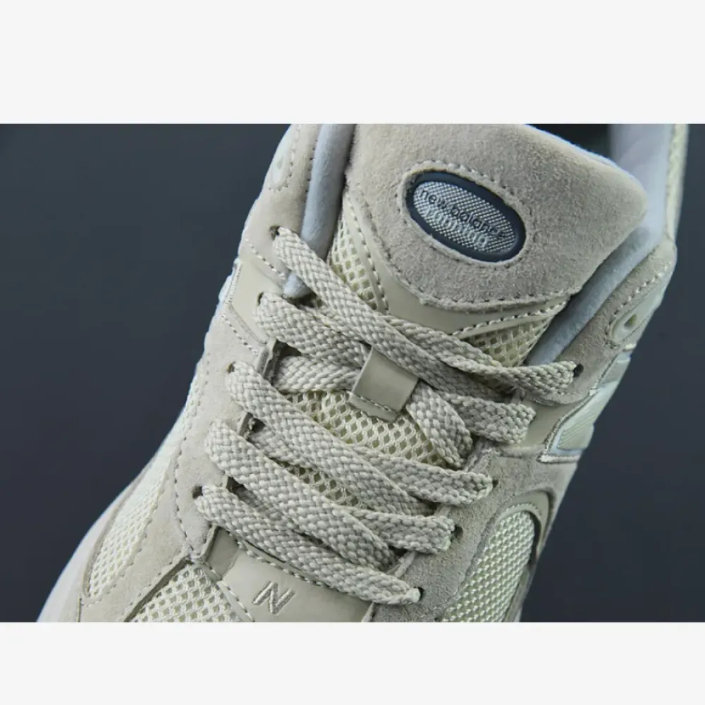 New Balance 2002R “Aluminum” ML2002RE