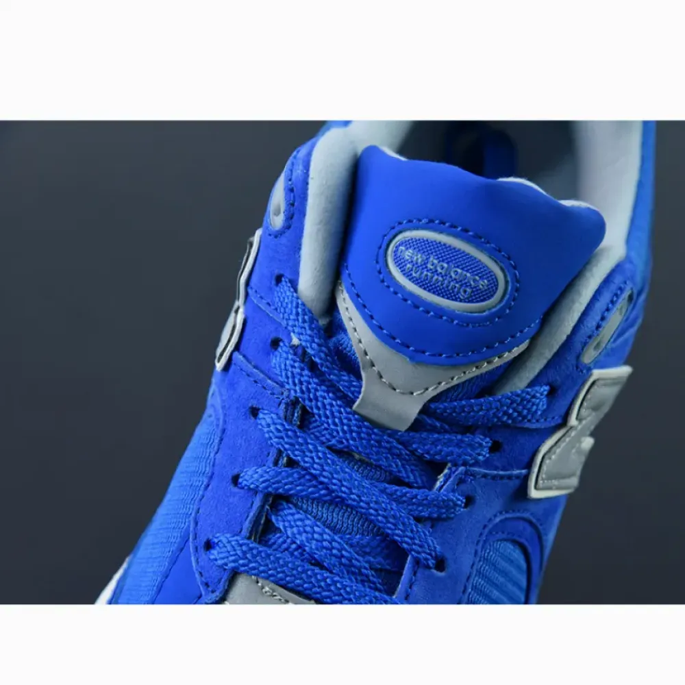 New Balance 2002R “Blue Suede”  M2002RHU