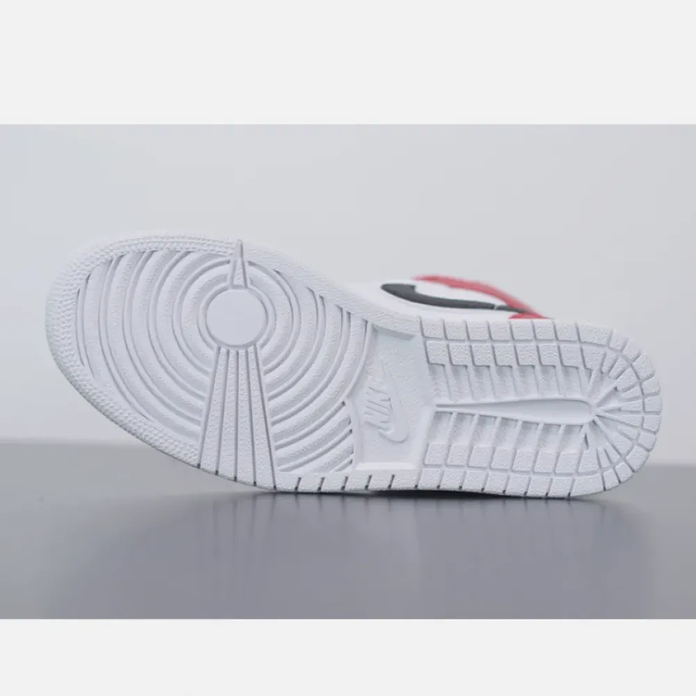 Air Jordan 1 Mid “Chicago” White Red Black 554724-116
