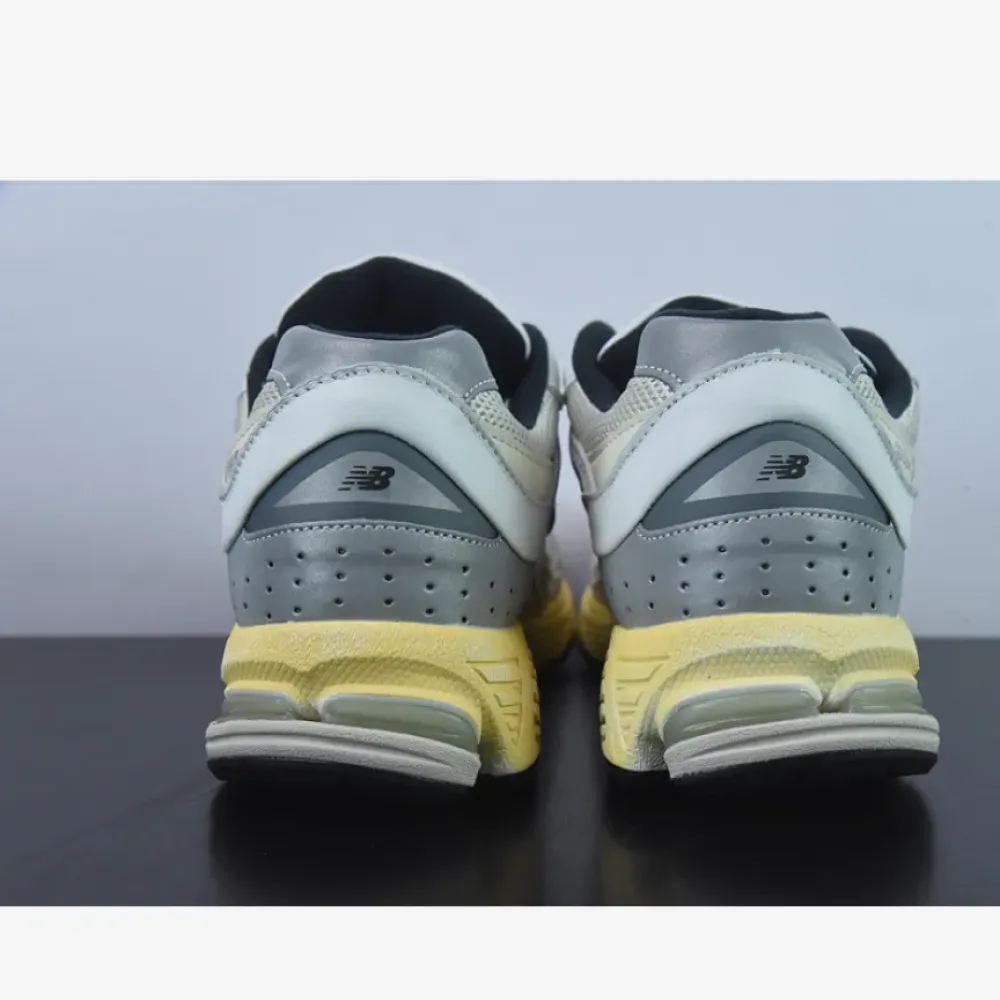 thisisneverthat x New Balance 2002R ‘White’ ML2002RT