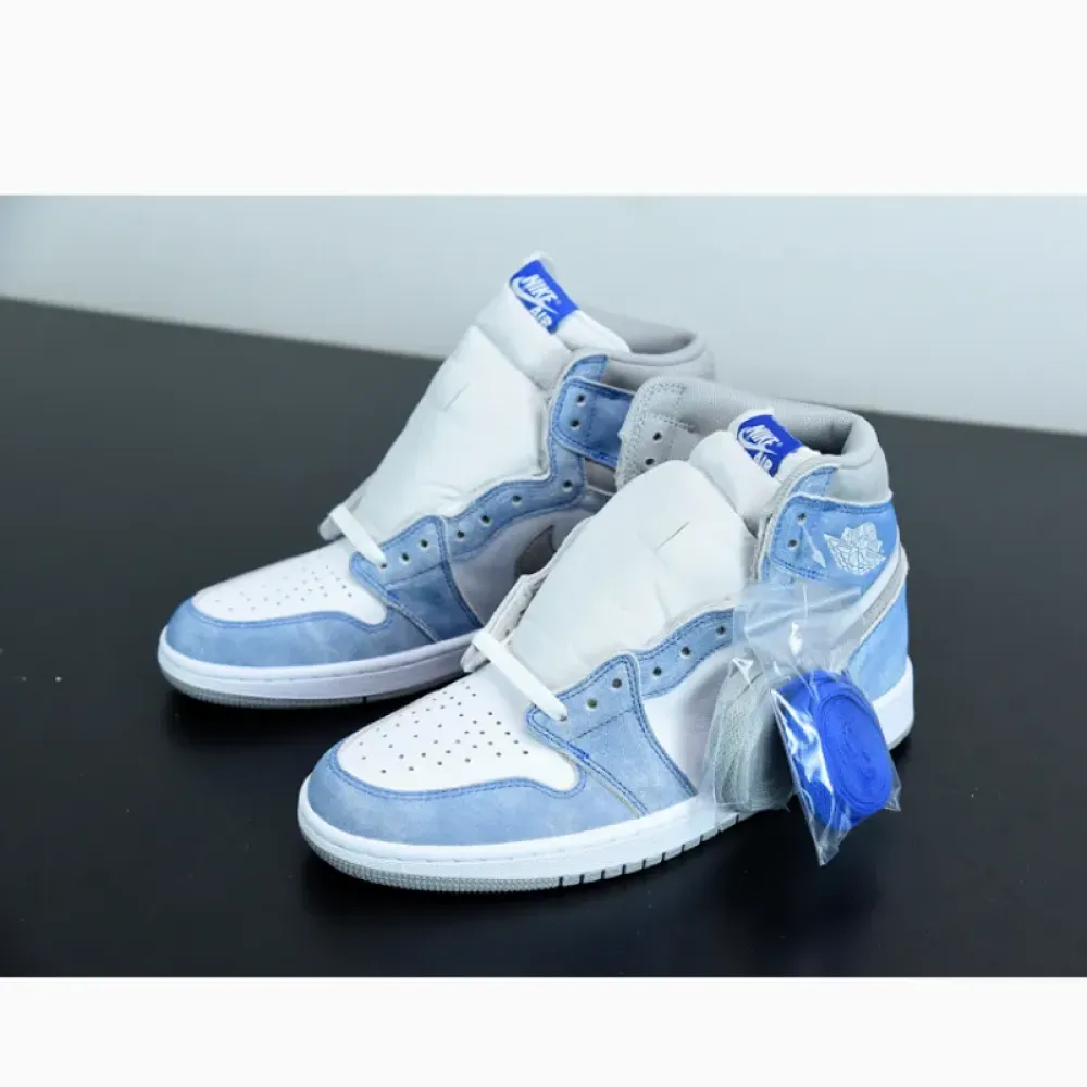 Air Jordan 1 High OG Hyper Royal/Light Smoke Grey-White  555088-402