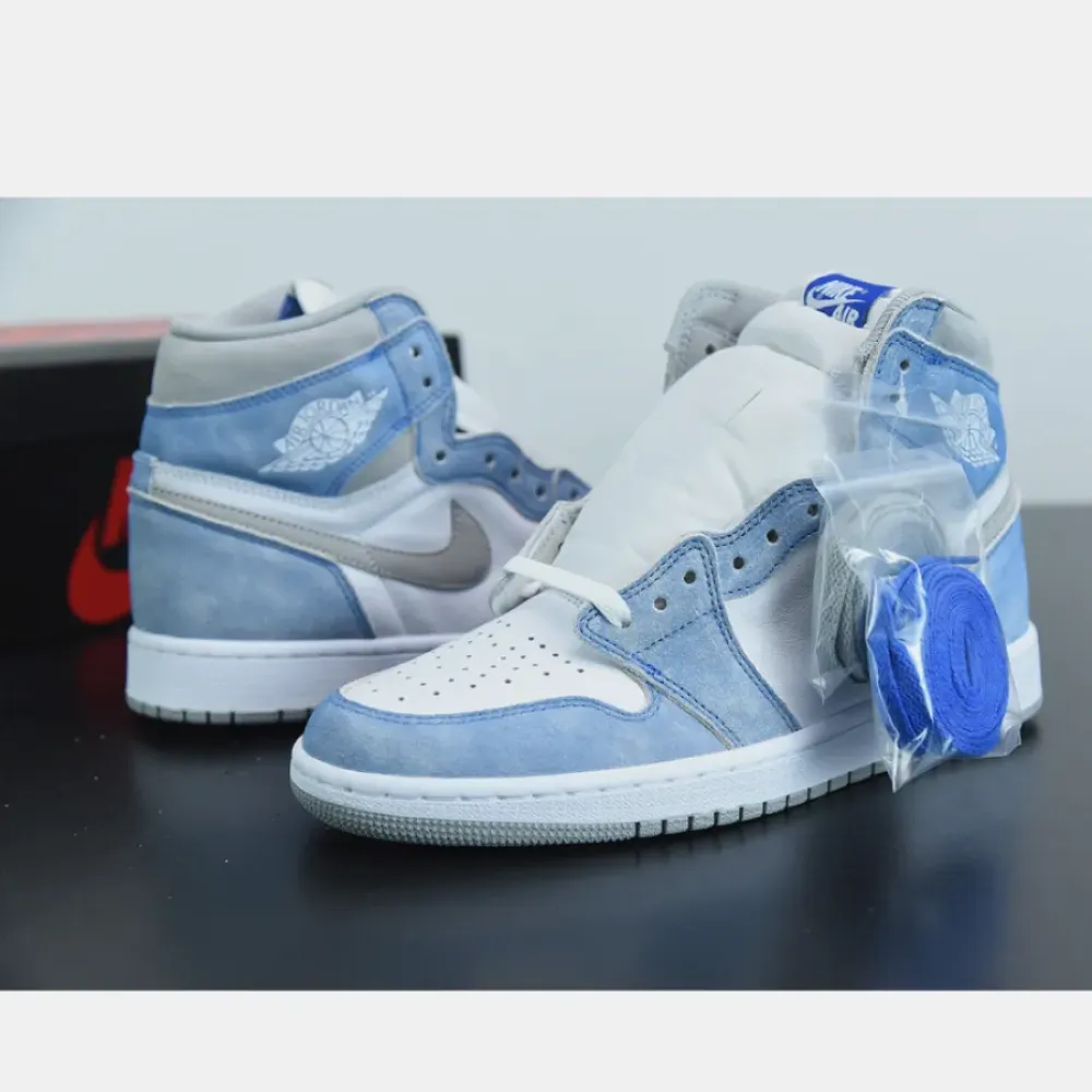 Air Jordan 1 High OG Hyper Royal/Light Smoke Grey-White  555088-402