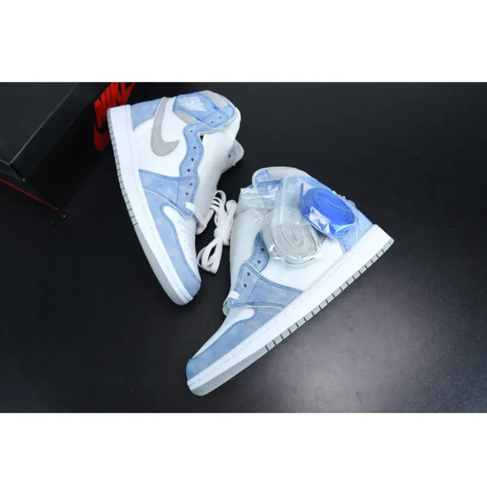 Air Jordan 1 High OG Hyper Royal/Light Smoke Grey-White  555088-402