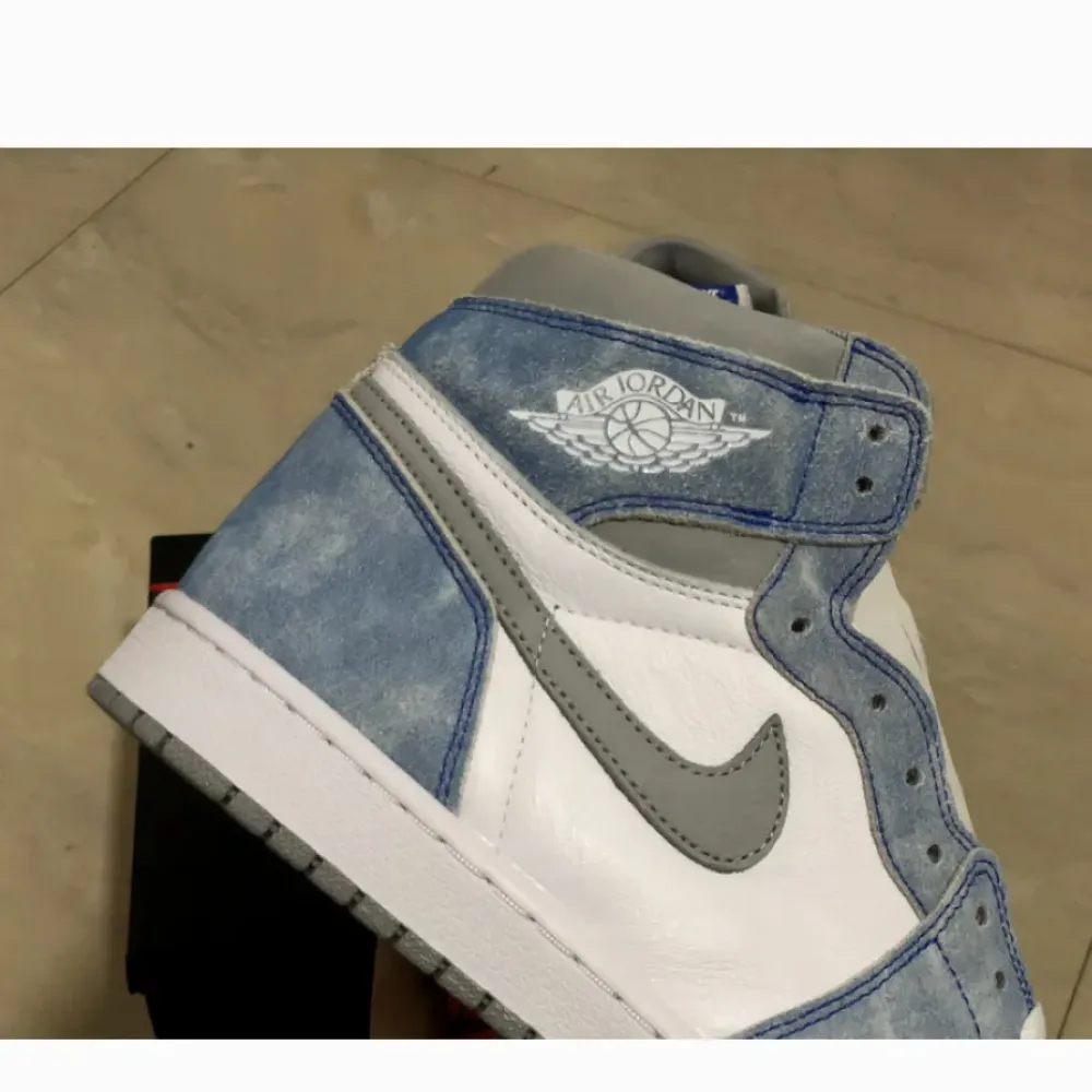 Air Jordan 1 High OG Hyper Royal/Light Smoke Grey-White  555088-402