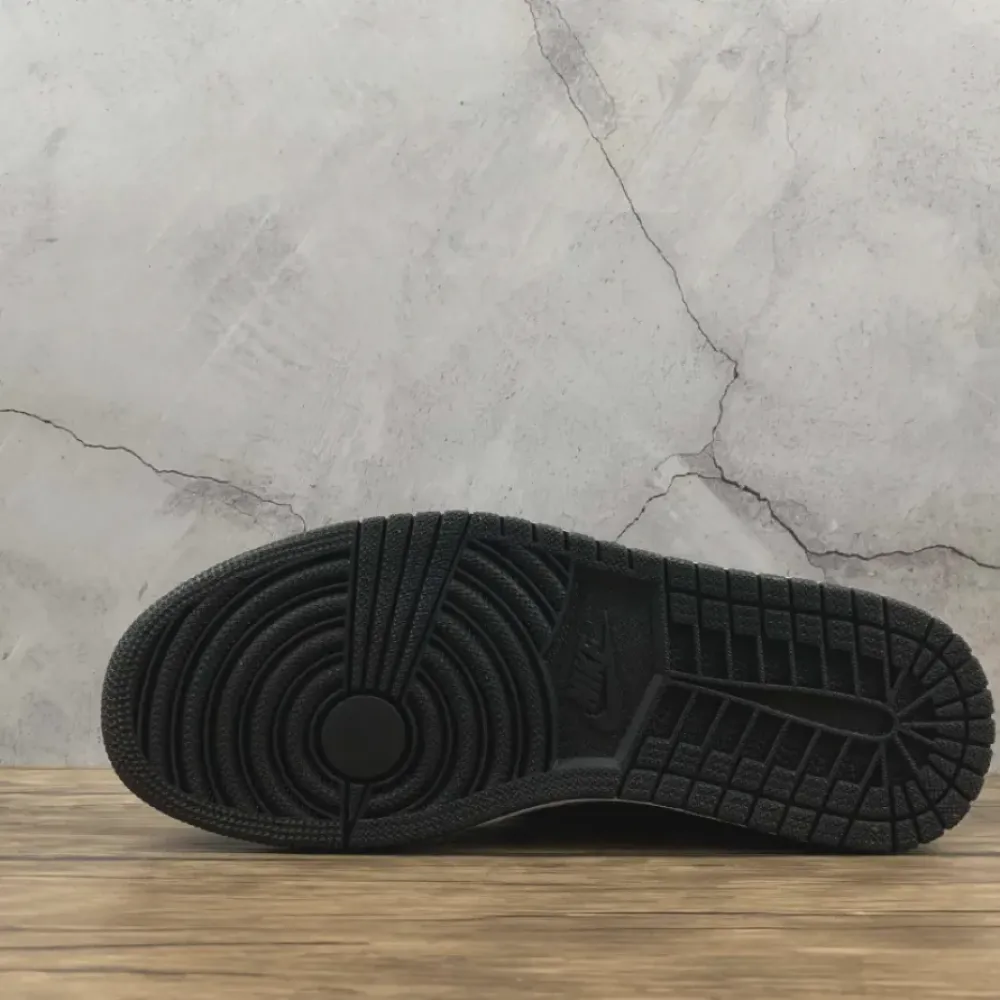 Air Jordan 1 Retro High OG ‘Black/White’  555088-010