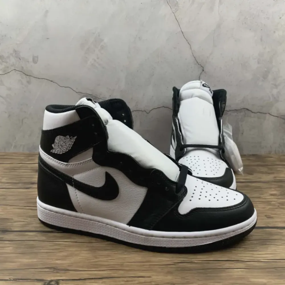 Air Jordan 1 Retro High OG ‘Black/White’  555088-010