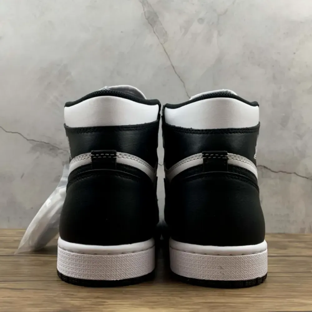 Air Jordan 1 Retro High OG ‘Black/White’  555088-010