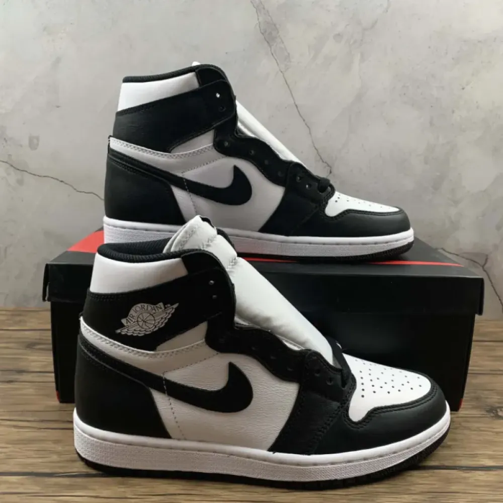 Air Jordan 1 Retro High OG ‘Black/White’  555088-010