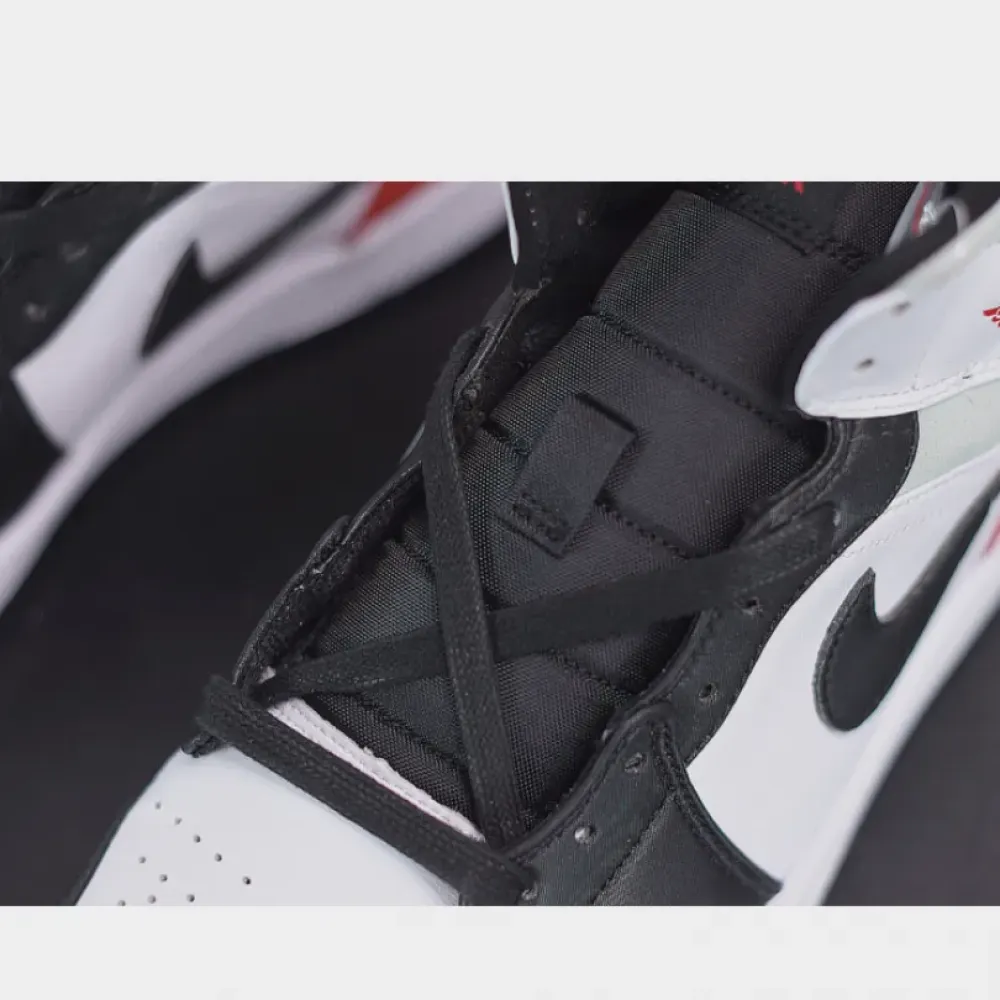 Air Jordan 1 Mid SE ‘Black Toe’ White/Black/Igloo/Track Red  852542-100