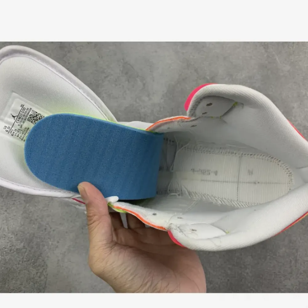 Air Jordan 1 Mid SE GS ‘Edge Glow’  CV4611-100