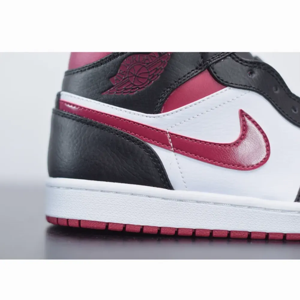 Air Jordan 1 Mid “Bred Toe”  554724-066