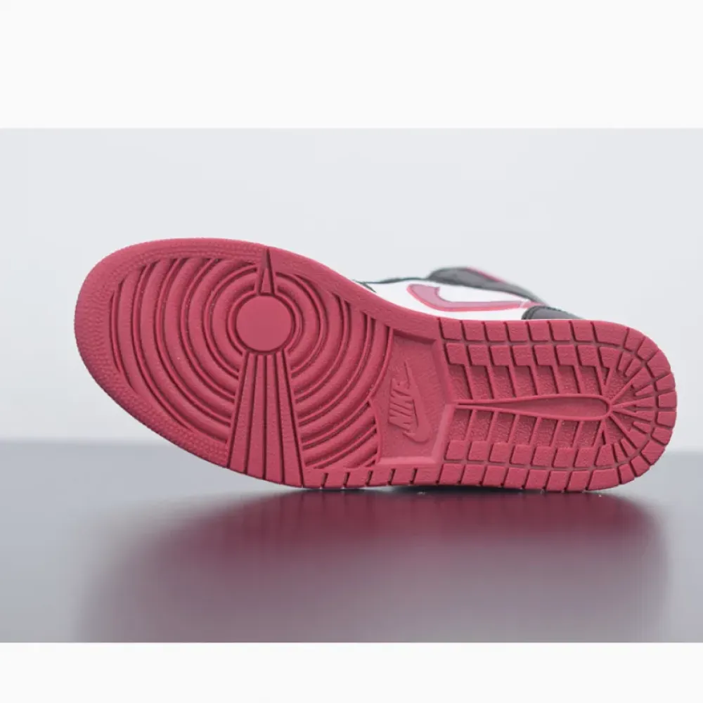 Air Jordan 1 Mid “Bred Toe”  554724-066