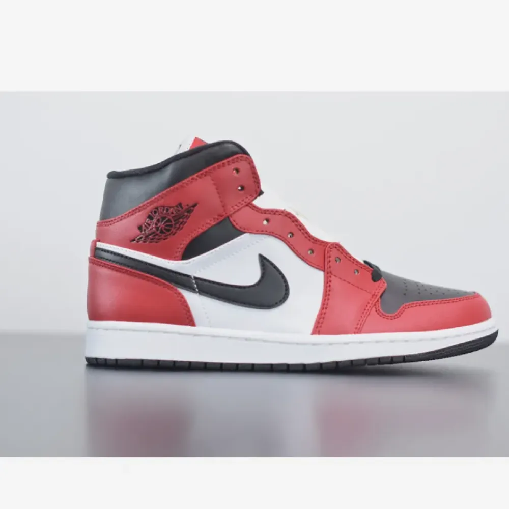 Air Jordan 1 Mid ‘Chicago Black Toe’ Black/Gym Red-White  554724-069