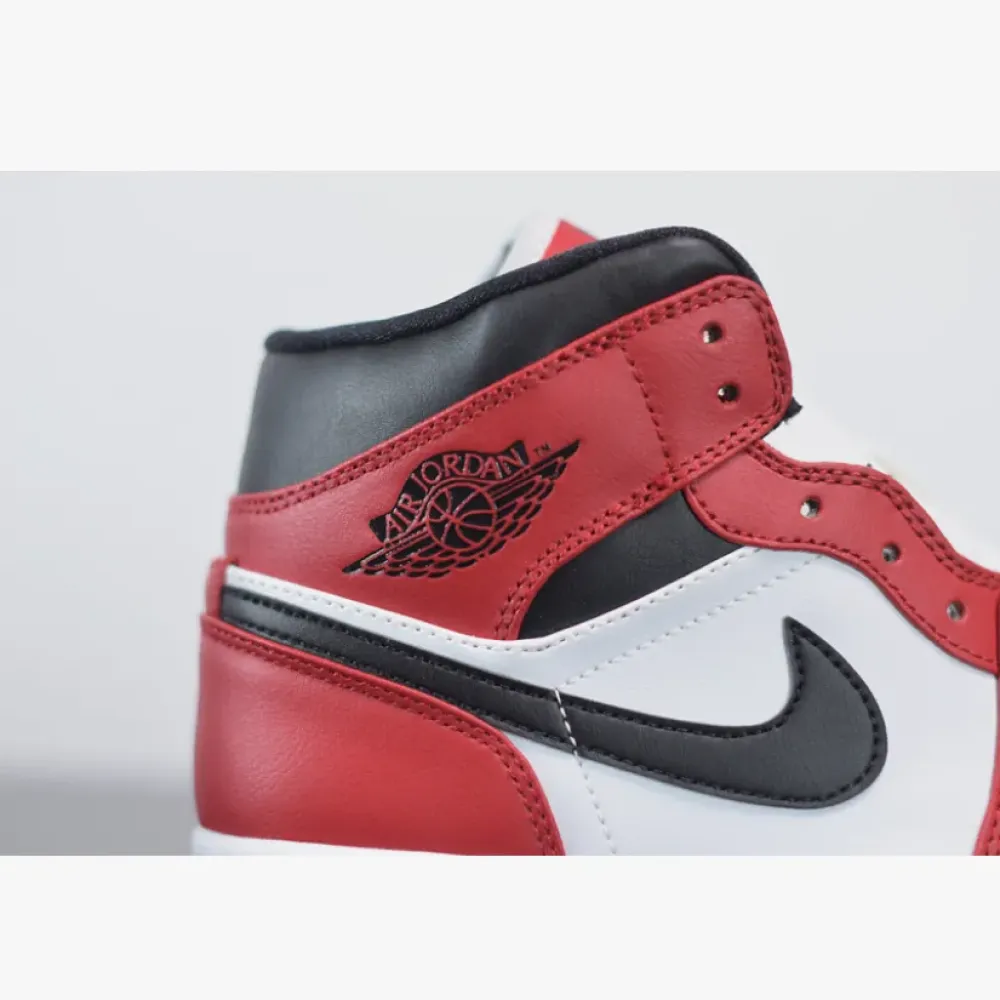 Air Jordan 1 Mid ‘Chicago Black Toe’ Black/Gym Red-White  554724-069