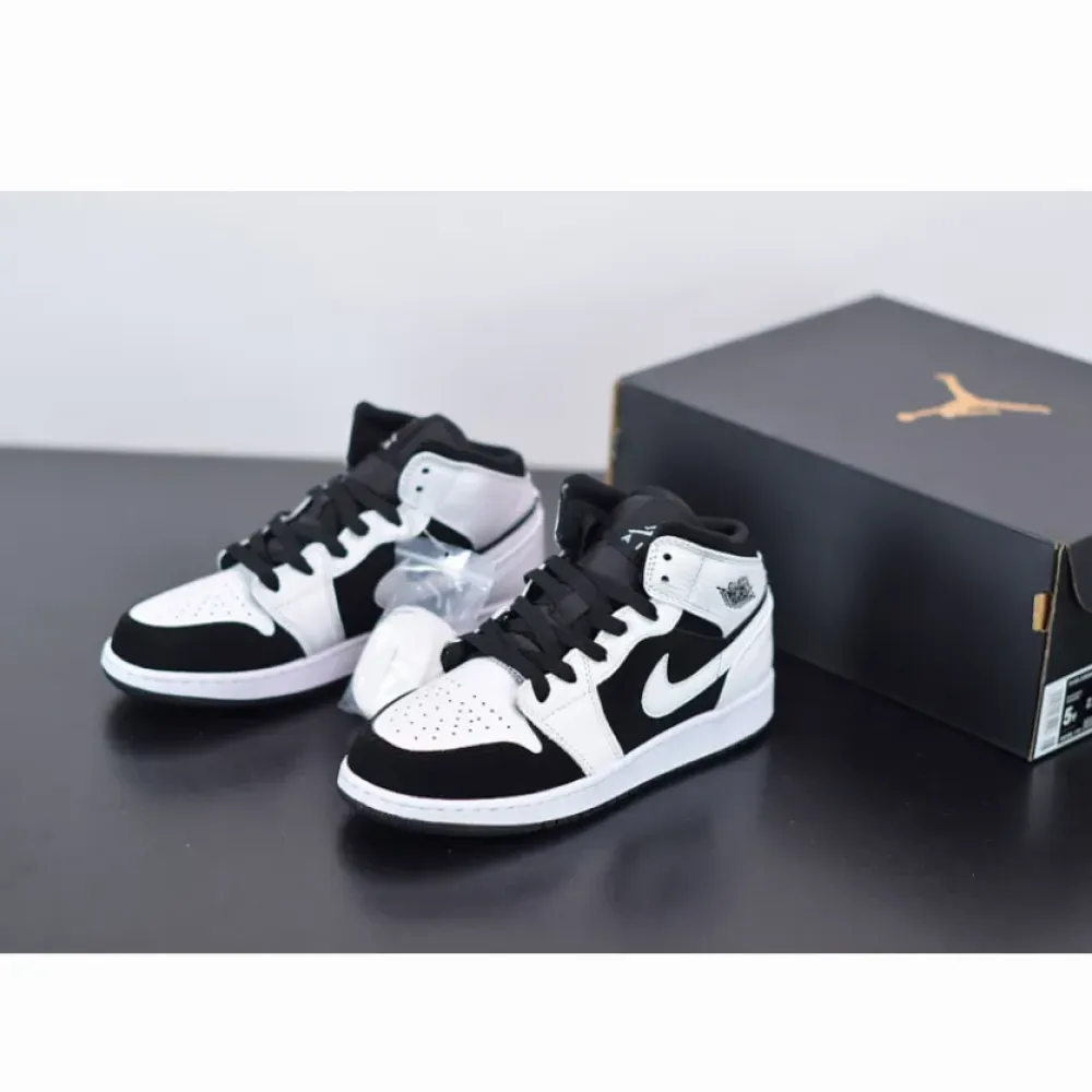 Air Jordan 1 Mid White Black  554725-113