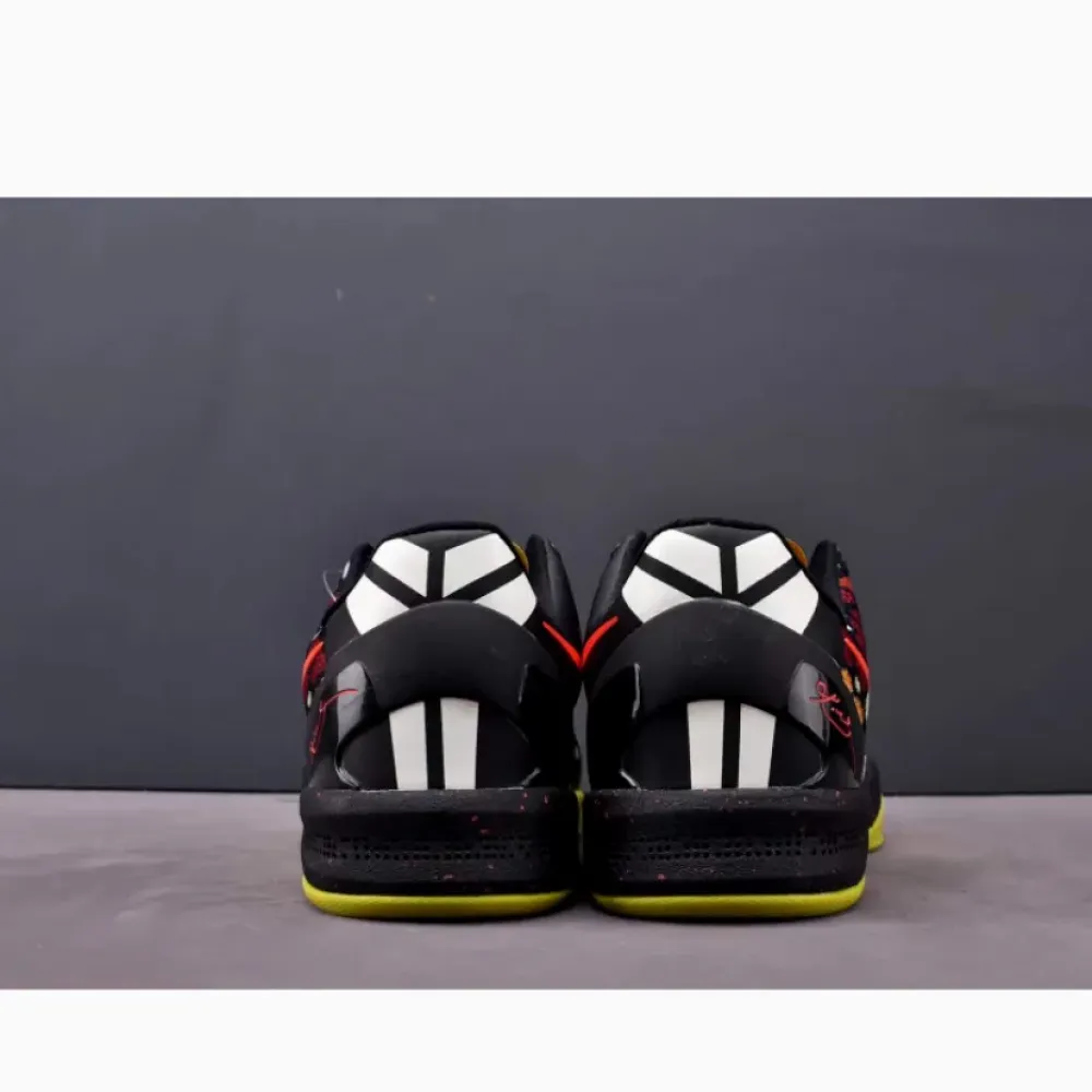 Nike Kobe 8 System GC ‘Christmas’  555286-060