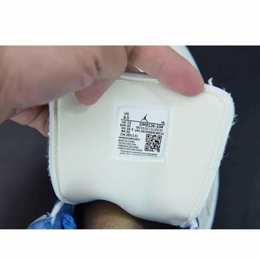 Air Jordan 1 Mid Sanddrift/Midnight Navy-White-Sail  DM9126-104