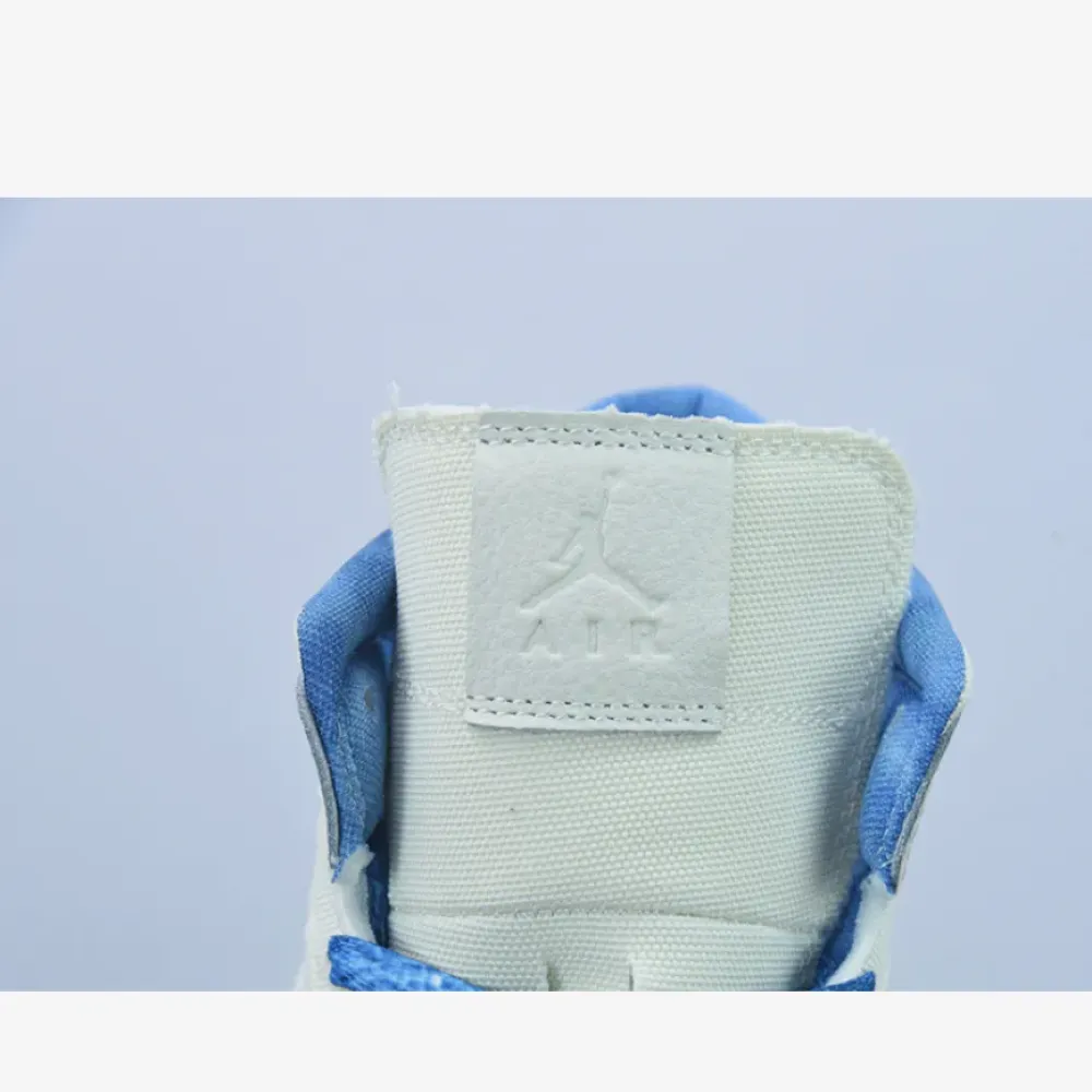 Air Jordan 1 Mid Sanddrift/Midnight Navy-White-Sail  DM9126-104