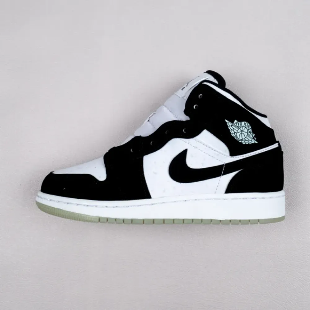 Air Jordan 1 Mid SE GS “Panda” White/Black-Teal Tint  BQ6931-103