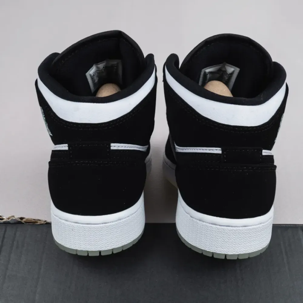 Air Jordan 1 Mid SE GS “Panda” White/Black-Teal Tint  BQ6931-103